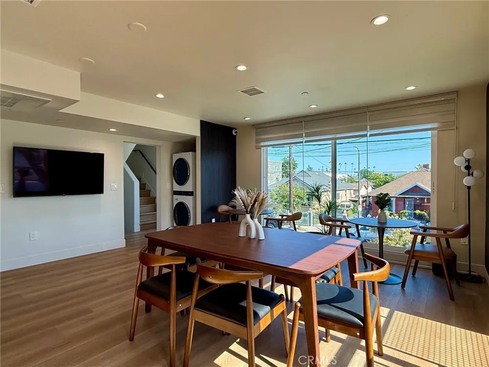 1575 W 35th Los Angeles, CA 90018