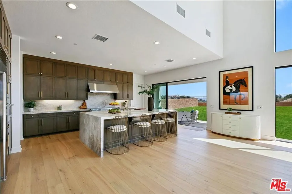 22810 Seaqua Circle Chatsworth, CA 91311