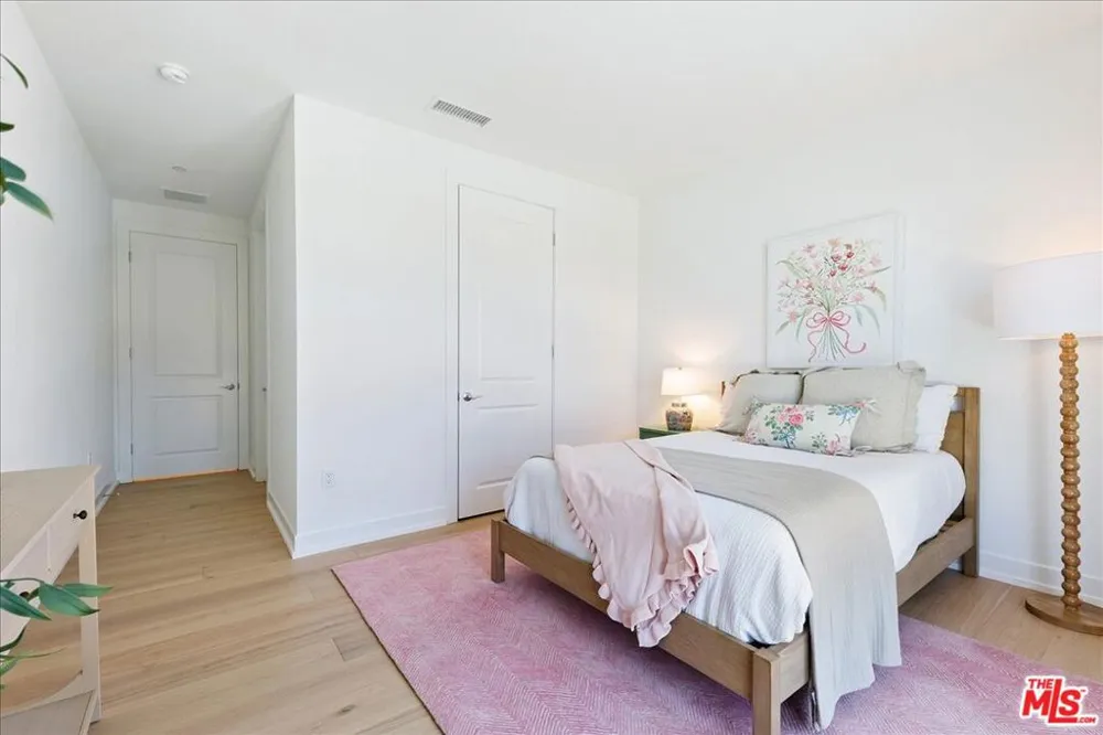 22810 Seaqua Circle Chatsworth, CA 91311