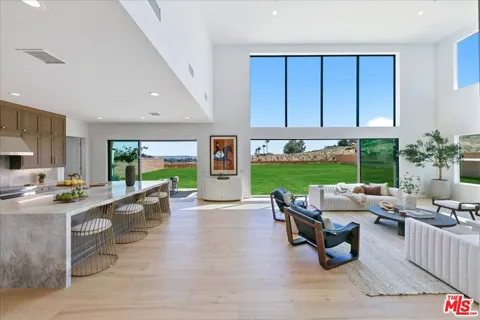 22810 Seaqua Circle