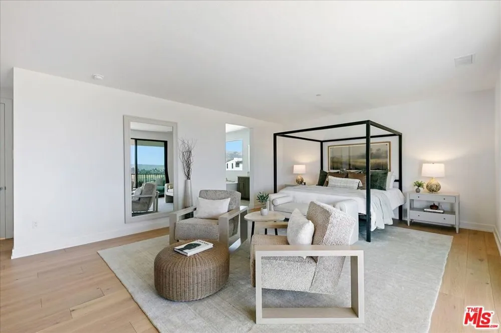 22810 Seaqua Circle Chatsworth, CA 91311