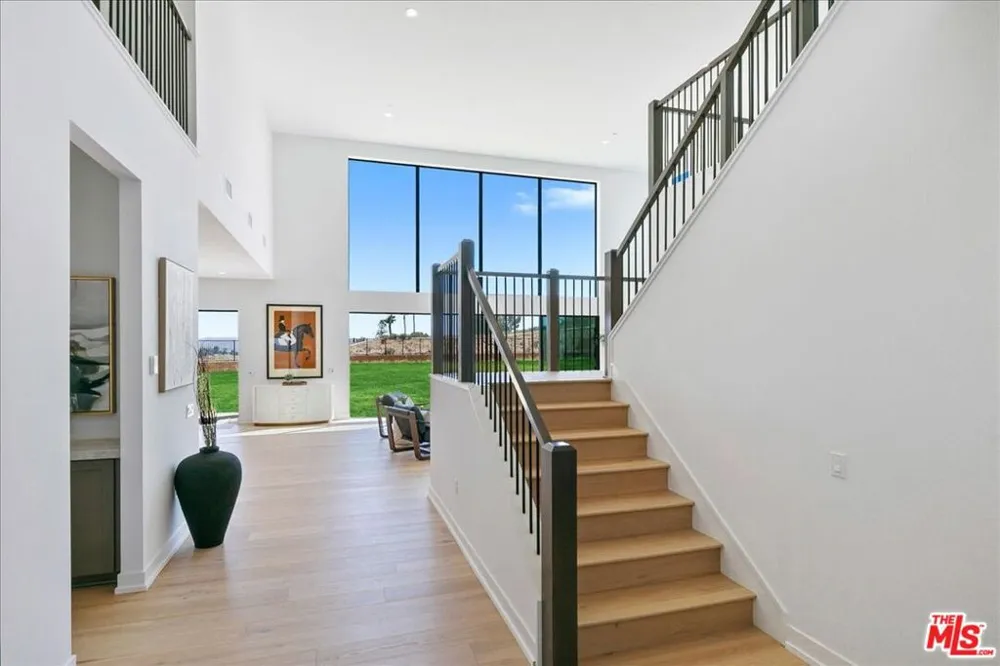 22810 Seaqua Circle Chatsworth, CA 91311