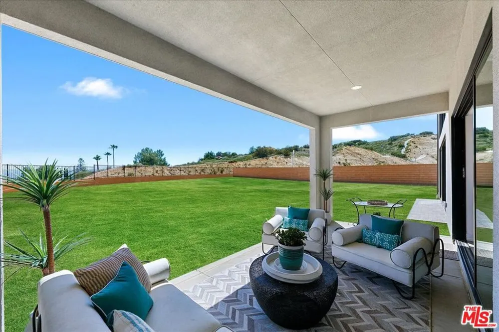 22810 Seaqua Circle Chatsworth, CA 91311