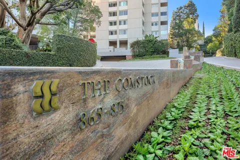 865 Comstock Avenue #4C