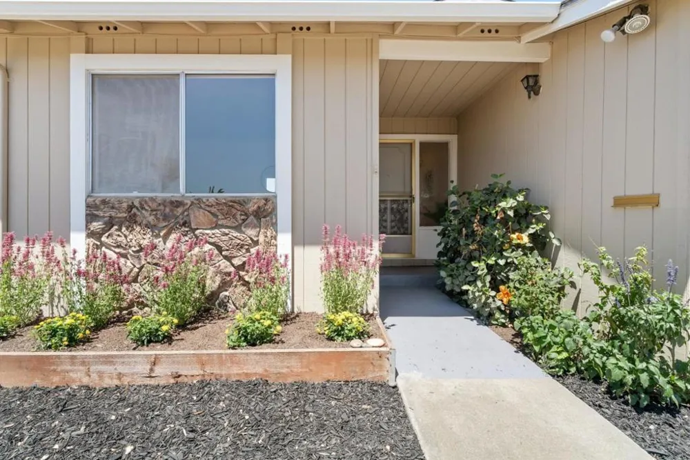 829 Almond Drive Watsonville, CA 95076