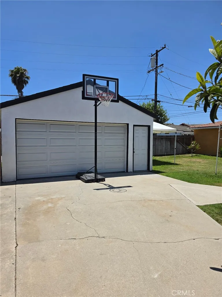 7312 Walnut Ave Paramount, CA 90723