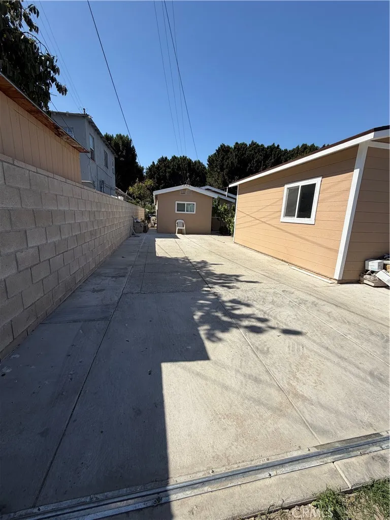 1329 E 56th Los Angeles, CA 90011