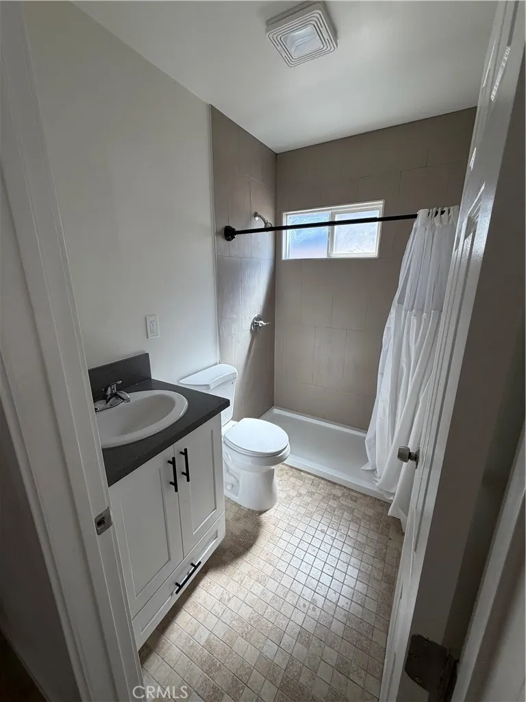 1329 E 56th Los Angeles, CA 90011