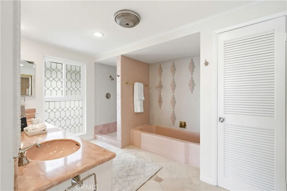 205 Via Lido Soud Newport Beach, CA 92663