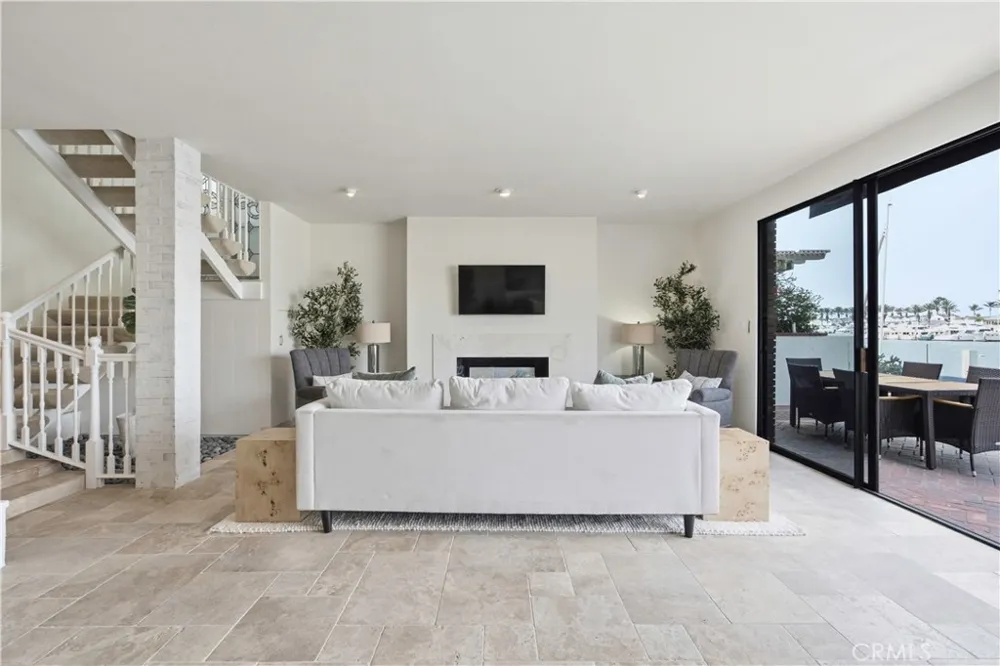 205 Via Lido Soud Newport Beach, CA 92663