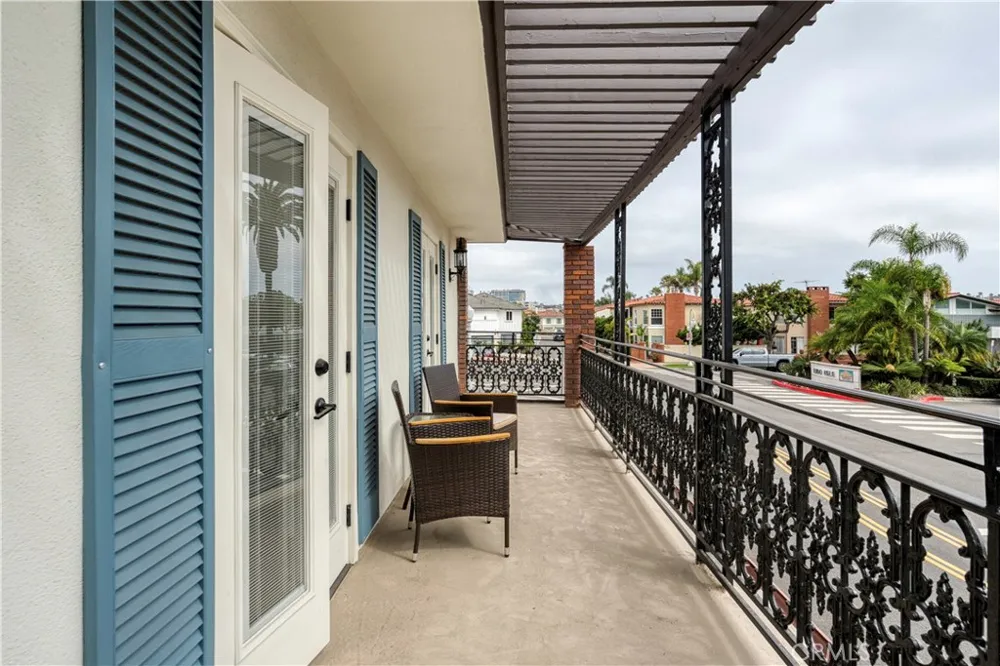 205 Via Lido Soud Newport Beach, CA 92663