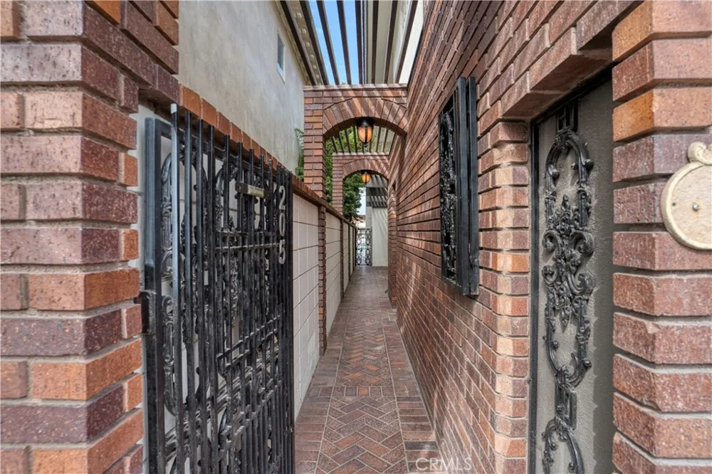 205 Via Lido Soud Newport Beach, CA 92663