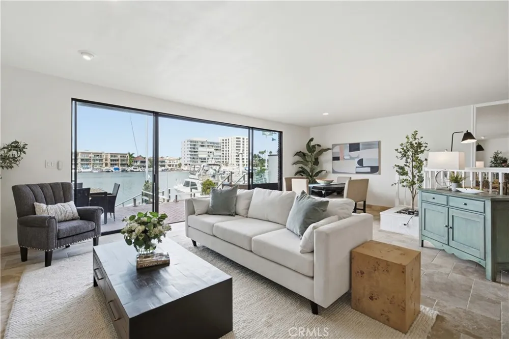 205 Via Lido Soud Newport Beach, CA 92663