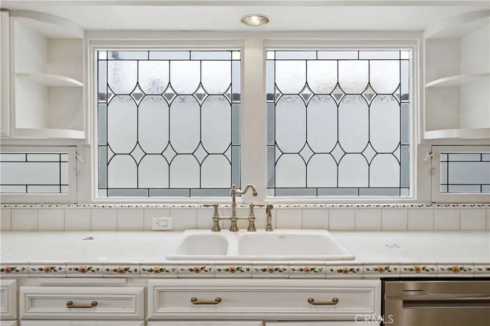205 Via Lido Soud Newport Beach, CA 92663