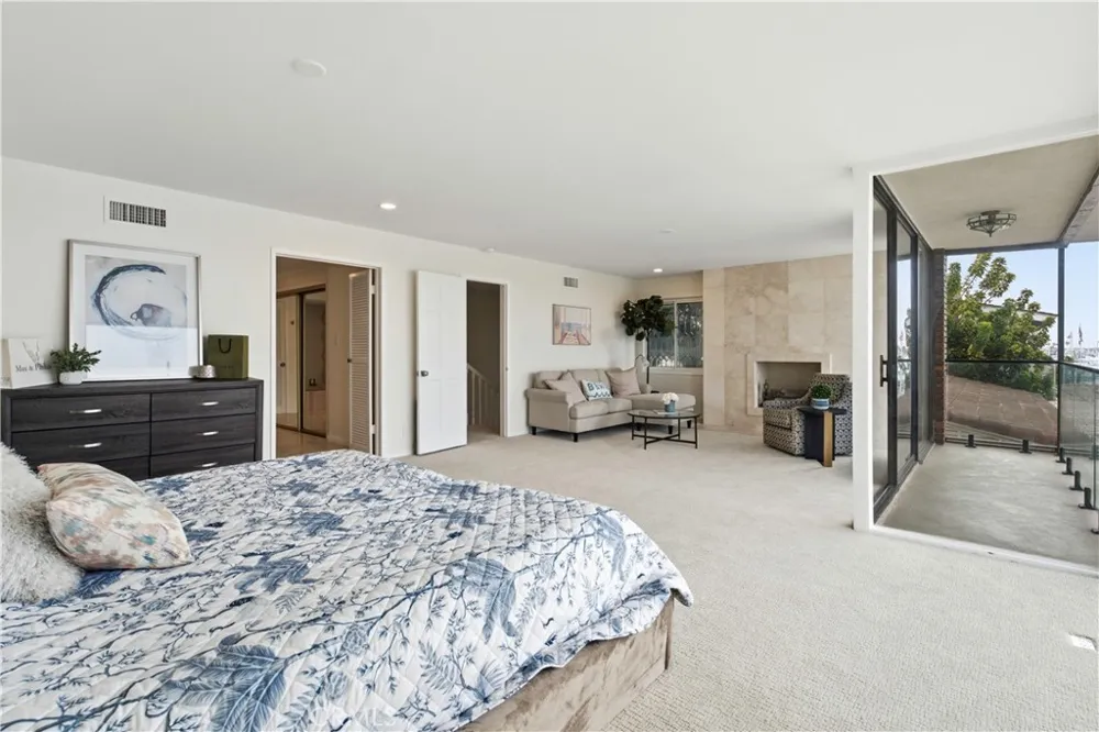 205 Via Lido Soud Newport Beach, CA 92663
