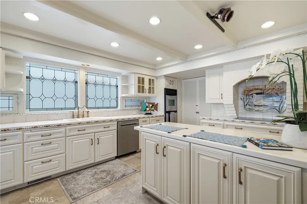 205 Via Lido Soud Newport Beach, CA 92663