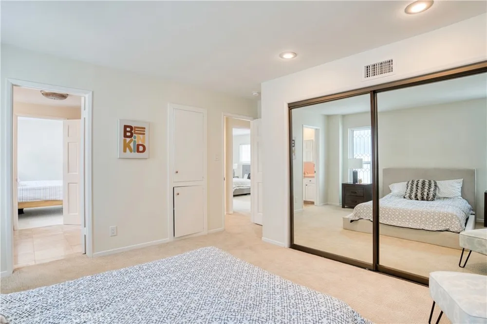 205 Via Lido Soud Newport Beach, CA 92663