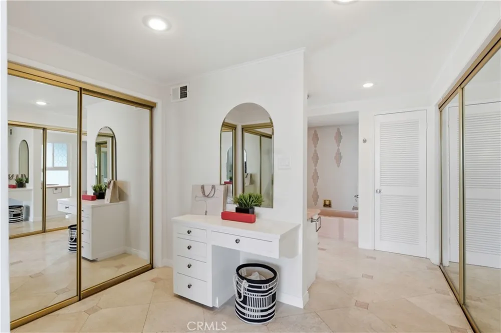 205 Via Lido Soud Newport Beach, CA 92663
