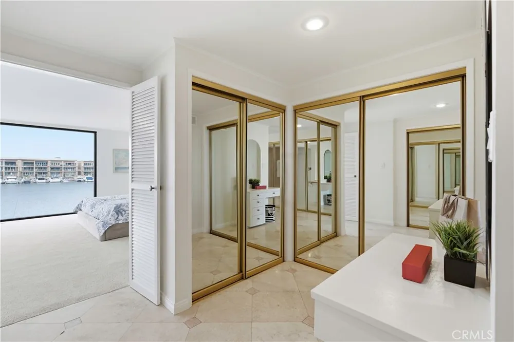 205 Via Lido Soud Newport Beach, CA 92663
