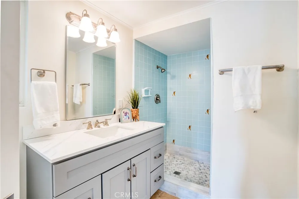 205 Via Lido Soud Newport Beach, CA 92663