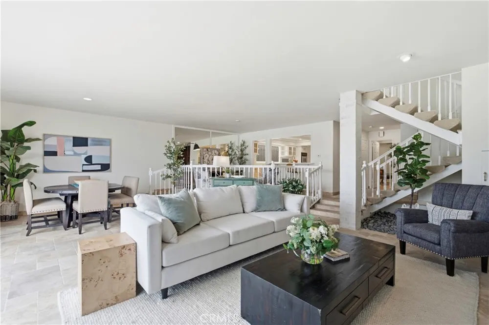 205 Via Lido Soud Newport Beach, CA 92663