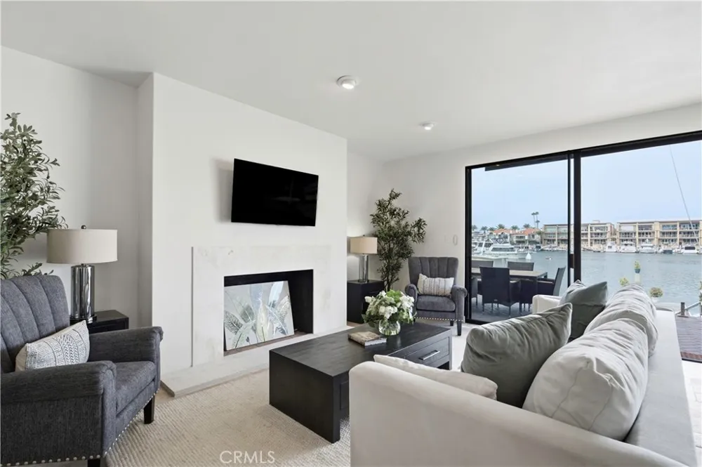 205 Via Lido Soud Newport Beach, CA 92663