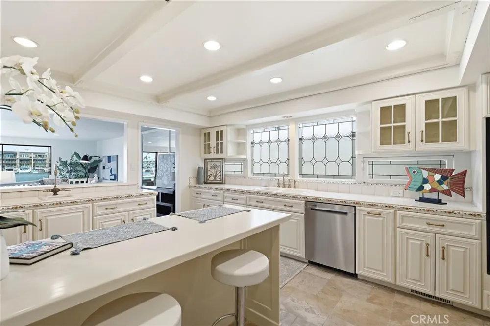 205 Via Lido Soud Newport Beach, CA 92663