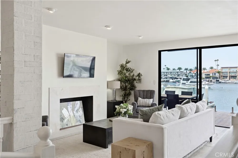 205 Via Lido Soud Newport Beach, CA 92663