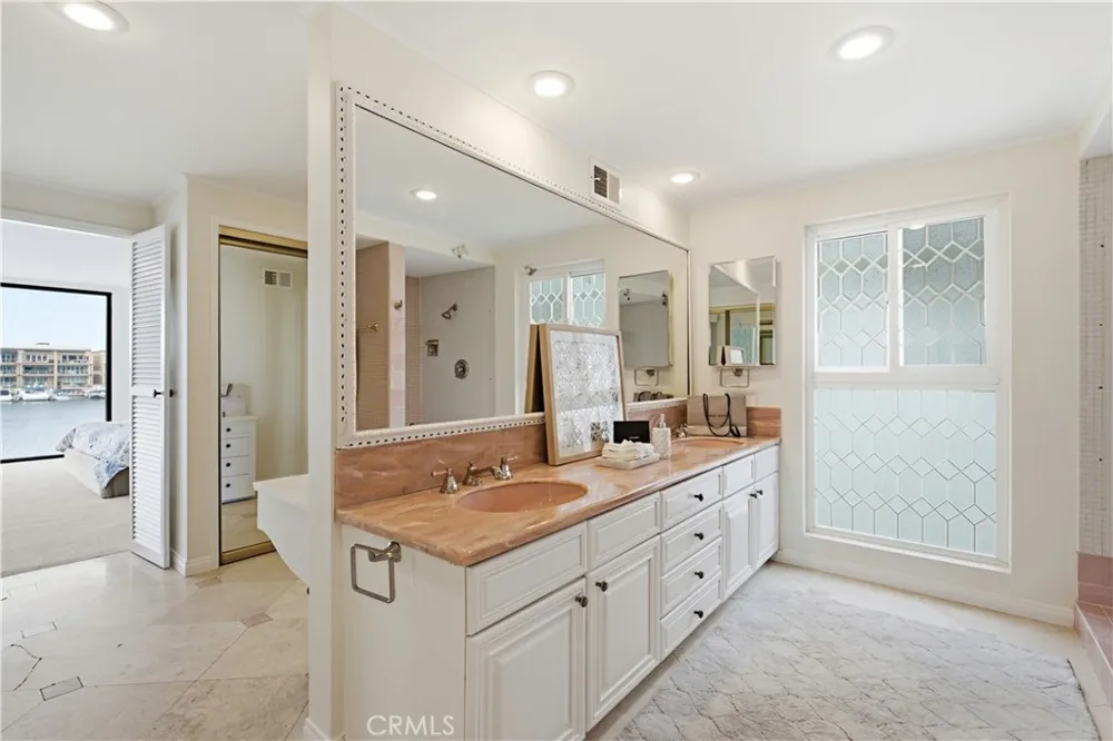 205 Via Lido Soud Newport Beach, CA 92663
