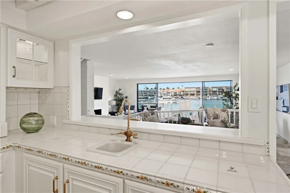 205 Via Lido Soud Newport Beach, CA 92663