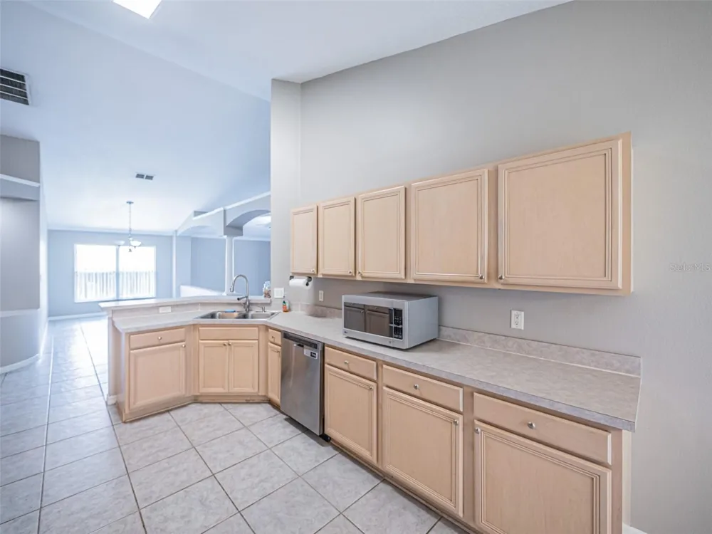 2843 STRAND CIRCLE Oviedo, FL 32765