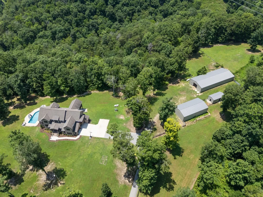 1370 Leatherwood Rd White Bluff, TN 37187