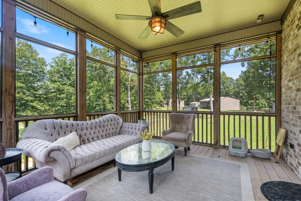 1370 Leatherwood Rd White Bluff, TN 37187