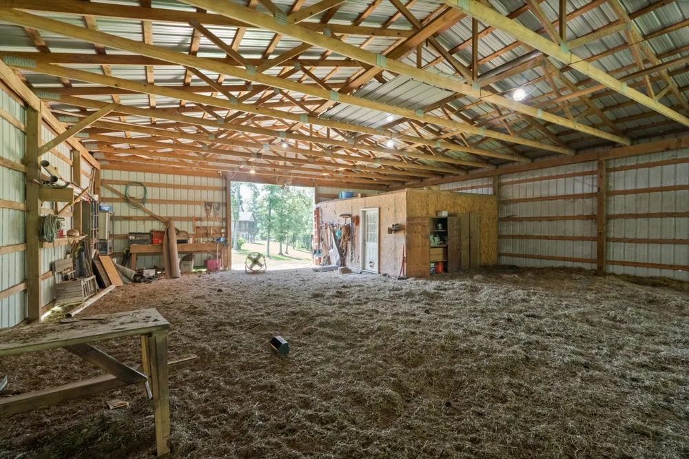 1370 Leatherwood Rd White Bluff, TN 37187