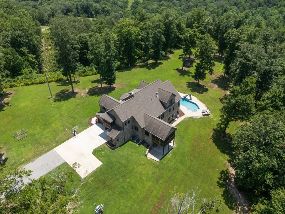 1370 Leatherwood Rd White Bluff, TN 37187