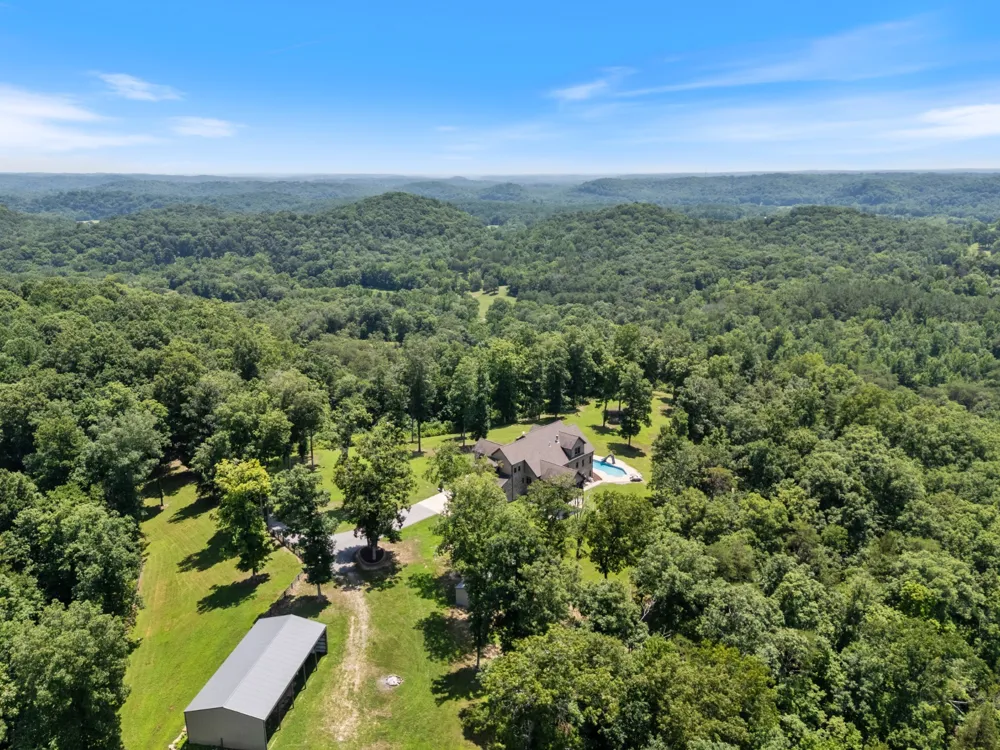 1370 Leatherwood Rd White Bluff, TN 37187