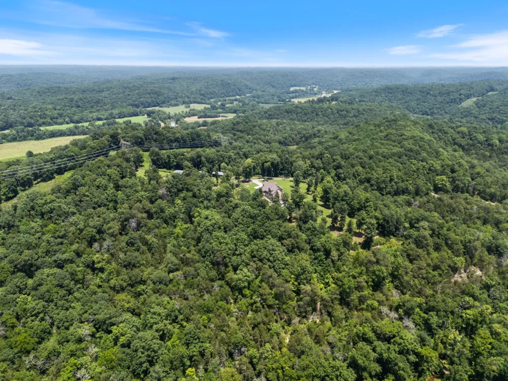 1370 Leatherwood Rd White Bluff, TN 37187