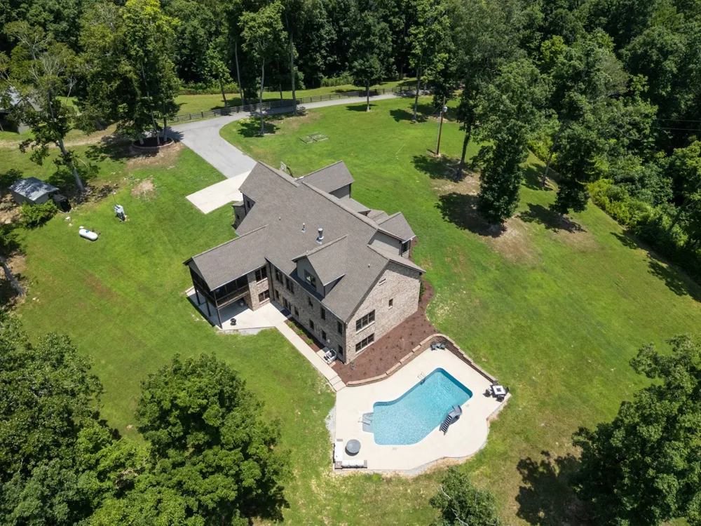 1370 Leatherwood Rd White Bluff, TN 37187