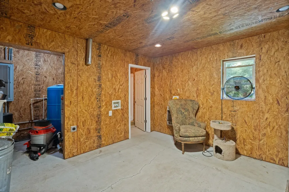 1370 Leatherwood Rd White Bluff, TN 37187