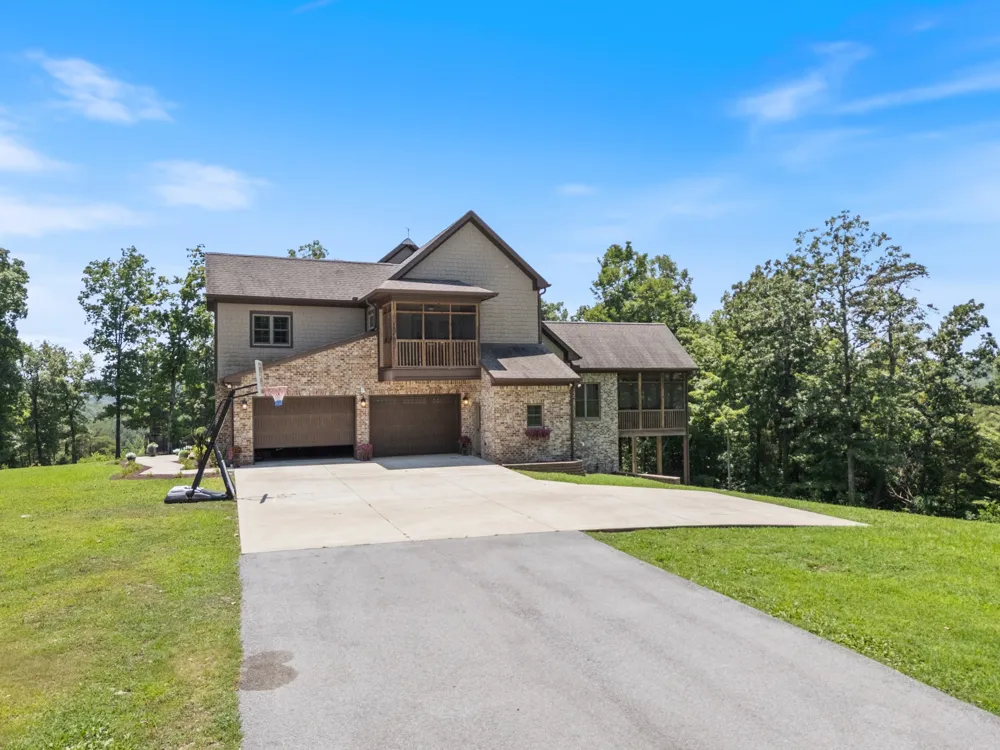 1370 Leatherwood Rd White Bluff, TN 37187