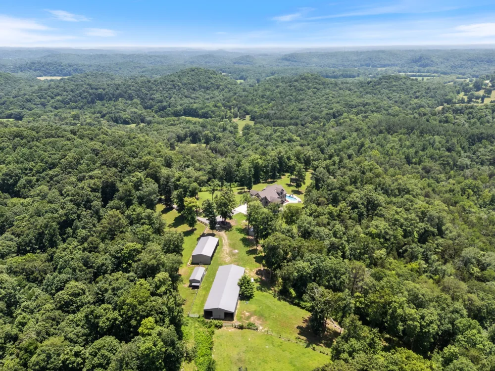 1370 Leatherwood Rd White Bluff, TN 37187