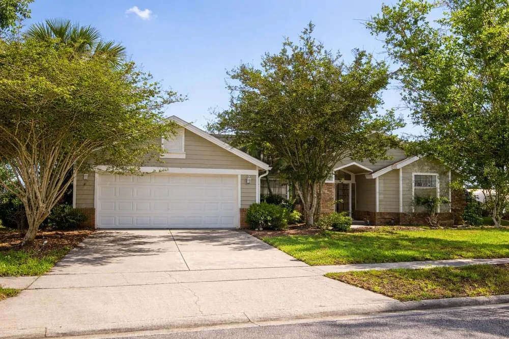 2943 EAGLE LAKE DRIVE Orlando, FL 32837