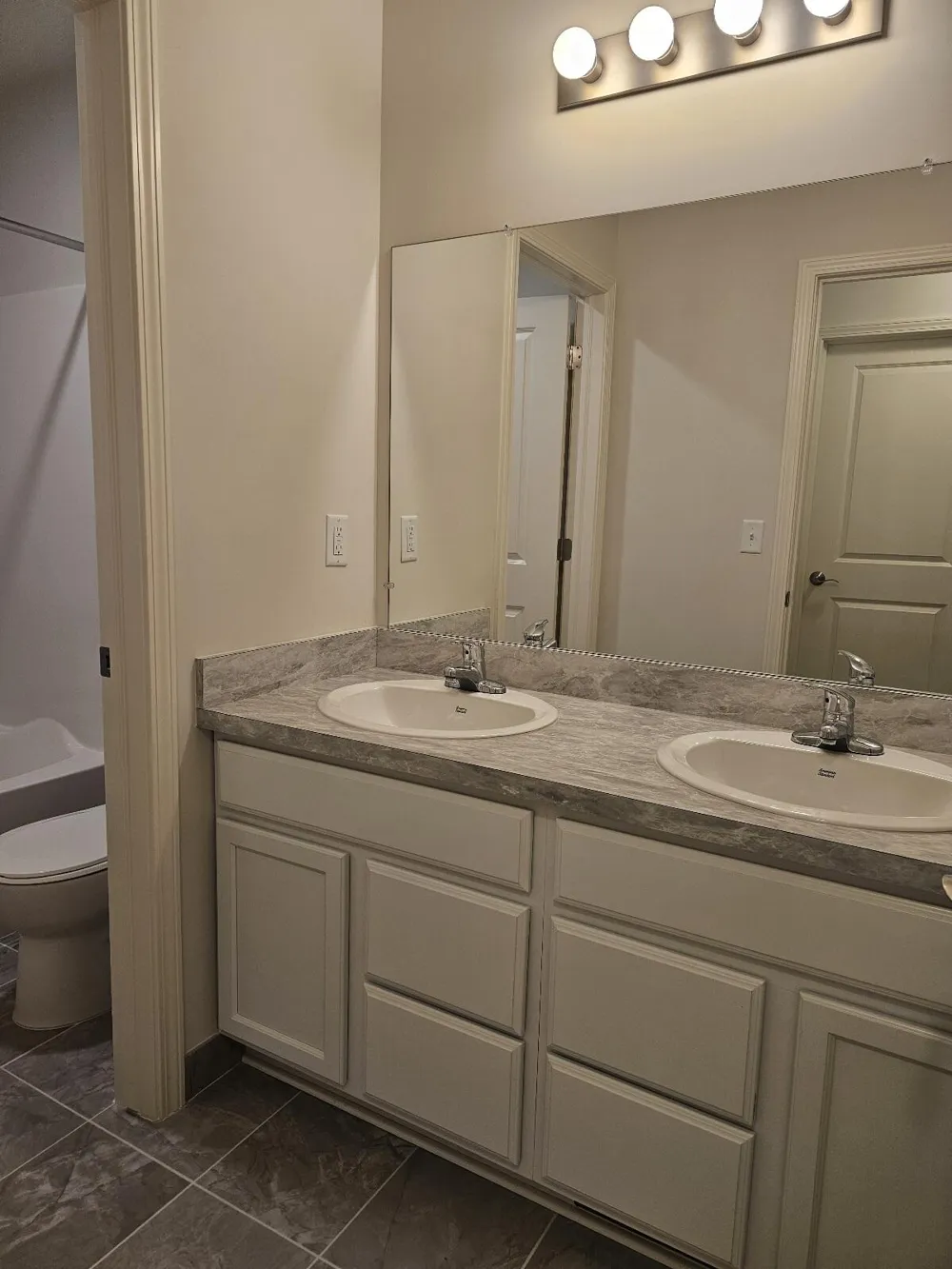10637 Valley View Drive Saline, MI 48176