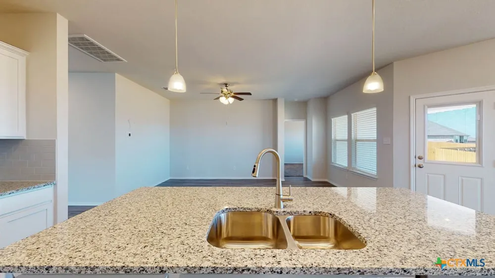 1905 Overland Trail Nolanville, TX 76559