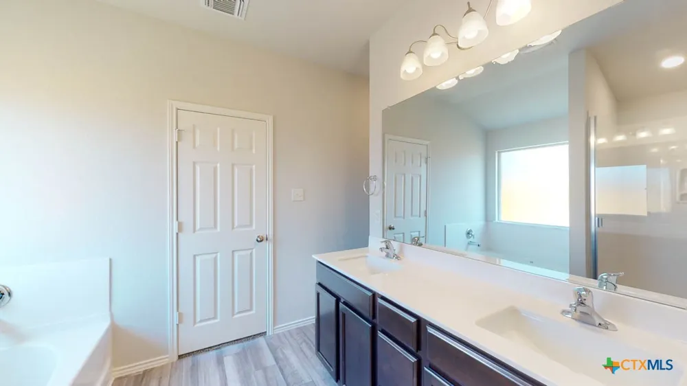 1905 Overland Trail Nolanville, TX 76559