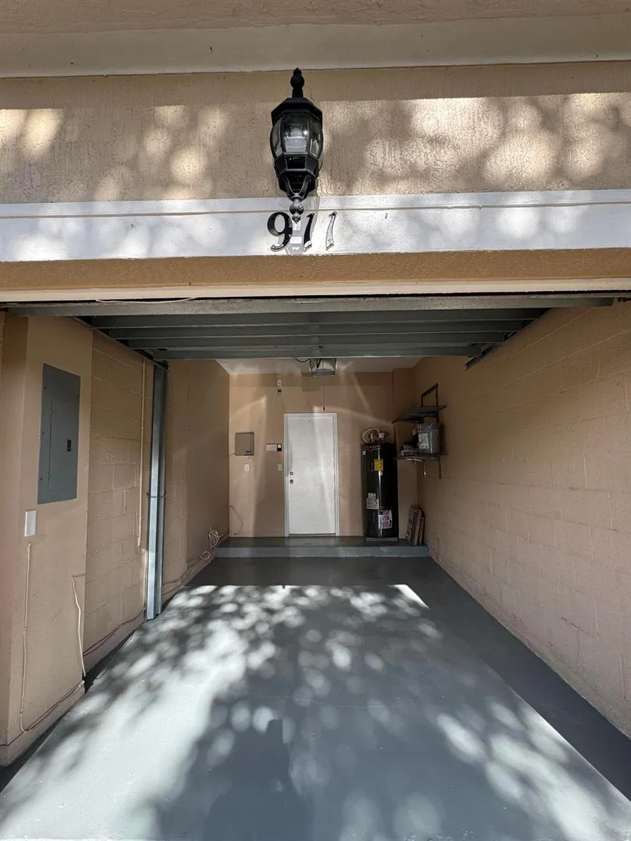 911 Seminole Palms Drive 