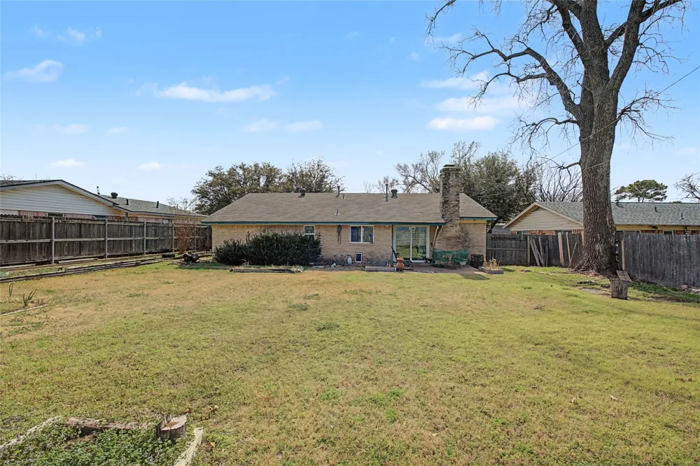 2009 Charleston Drive Bedford, TX 76022