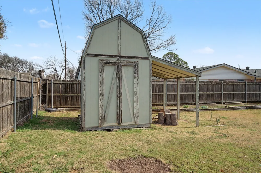 2009 Charleston Drive Bedford, TX 76022