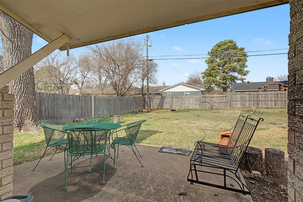 2009 Charleston Drive Bedford, TX 76022