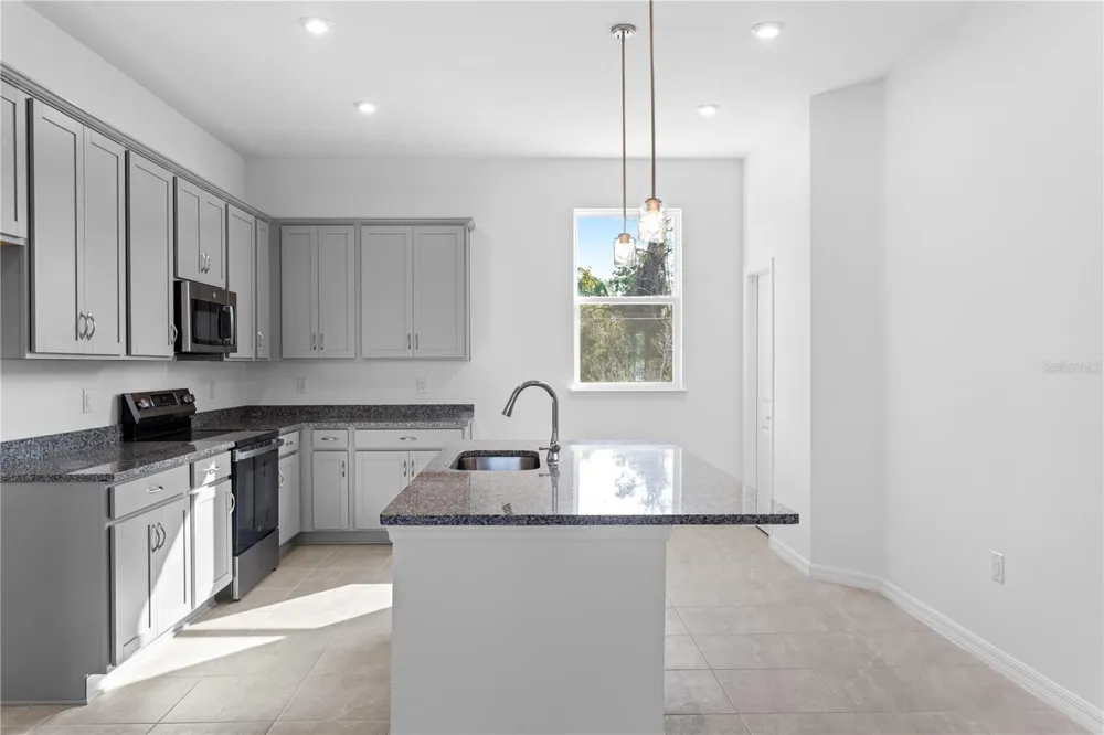 9612 MONTAGUE STREET Westchase, FL 33626